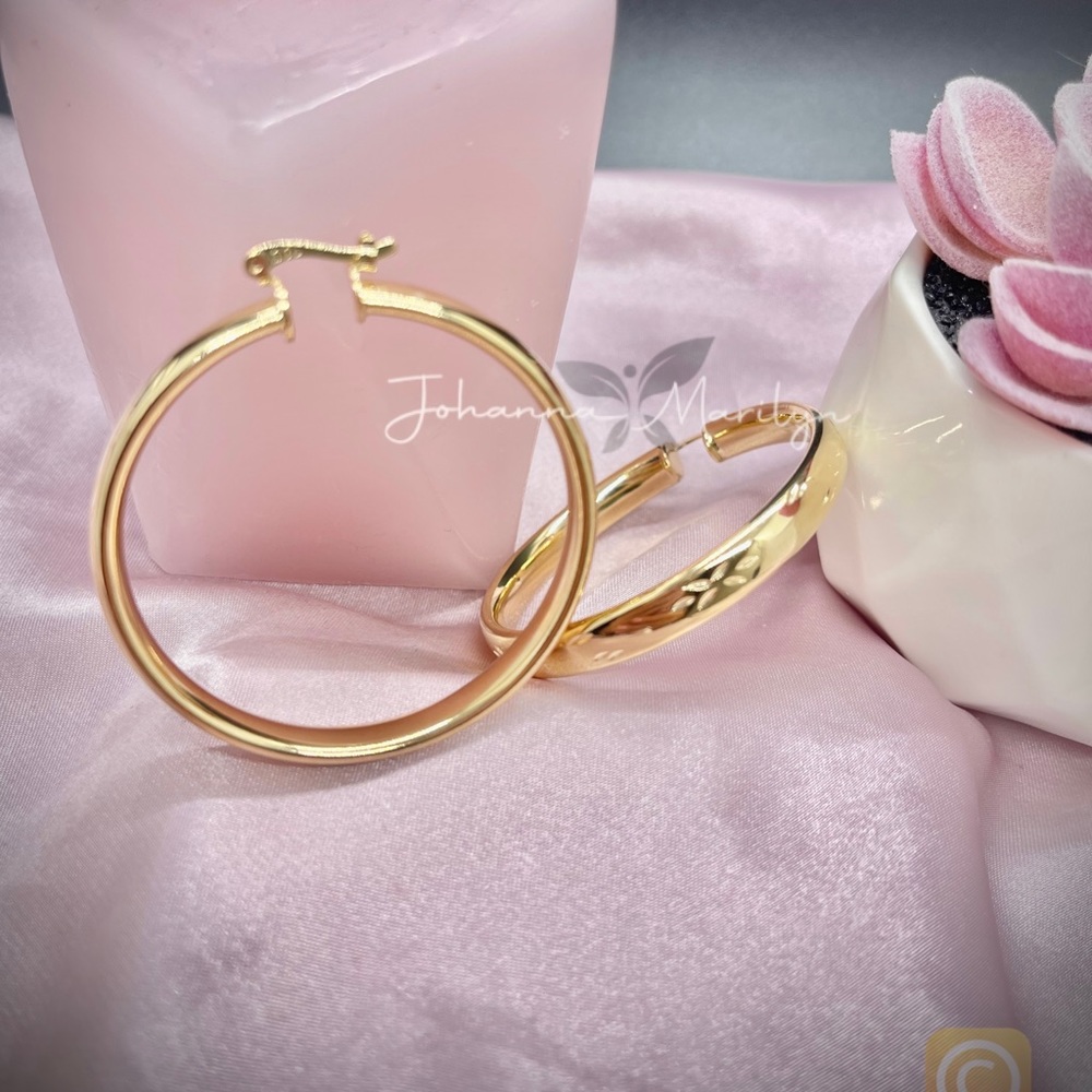 18k Gold Filled Diamond Cut Design Hoop Earrings 1.75” ✨